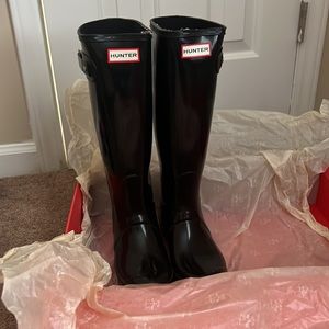 Black Hunter tall rain boots size 6 - glossy.
